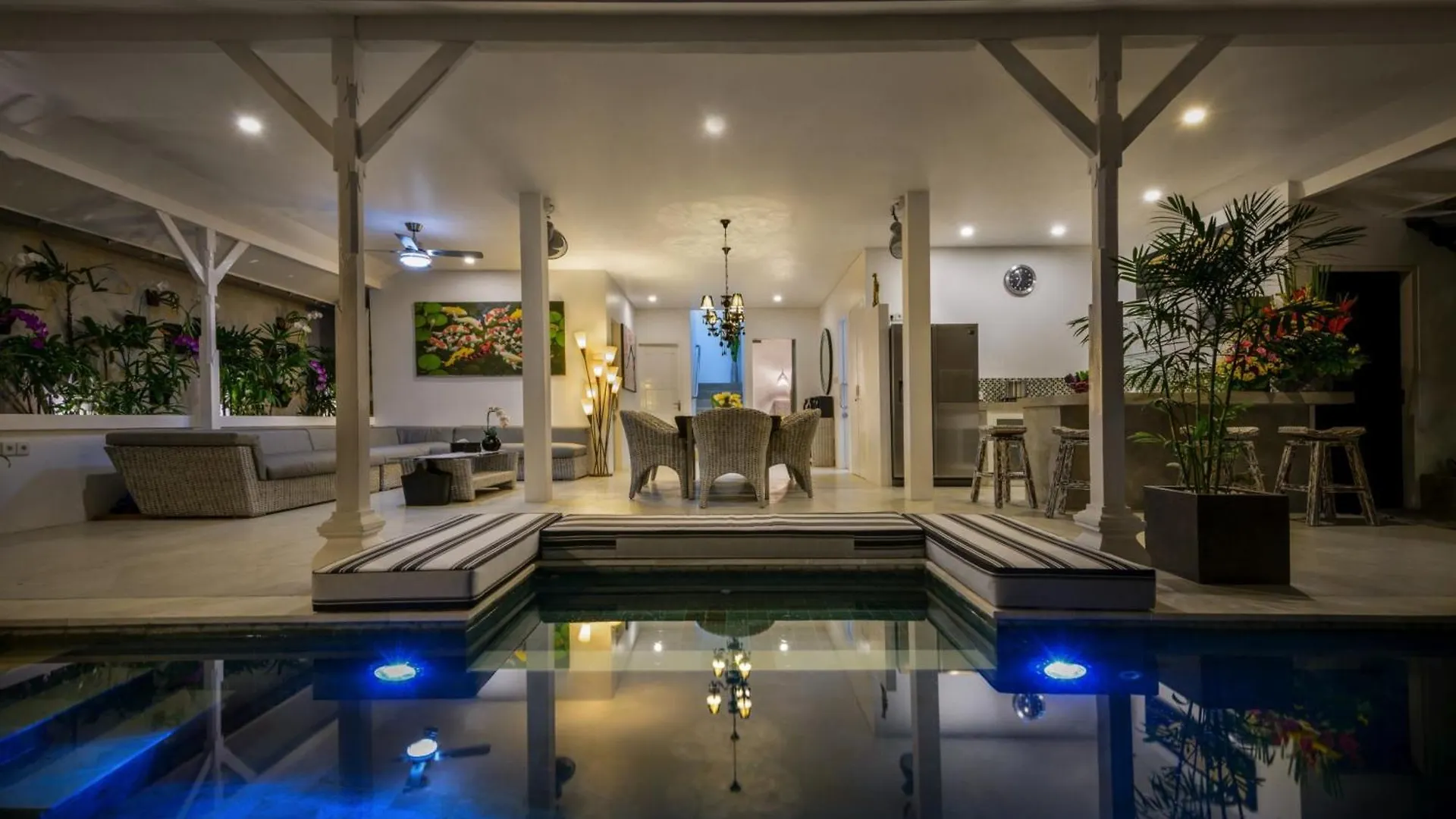 Exquisite 4Br Villa Oasis In Central Seminyak, Bali Indonesia