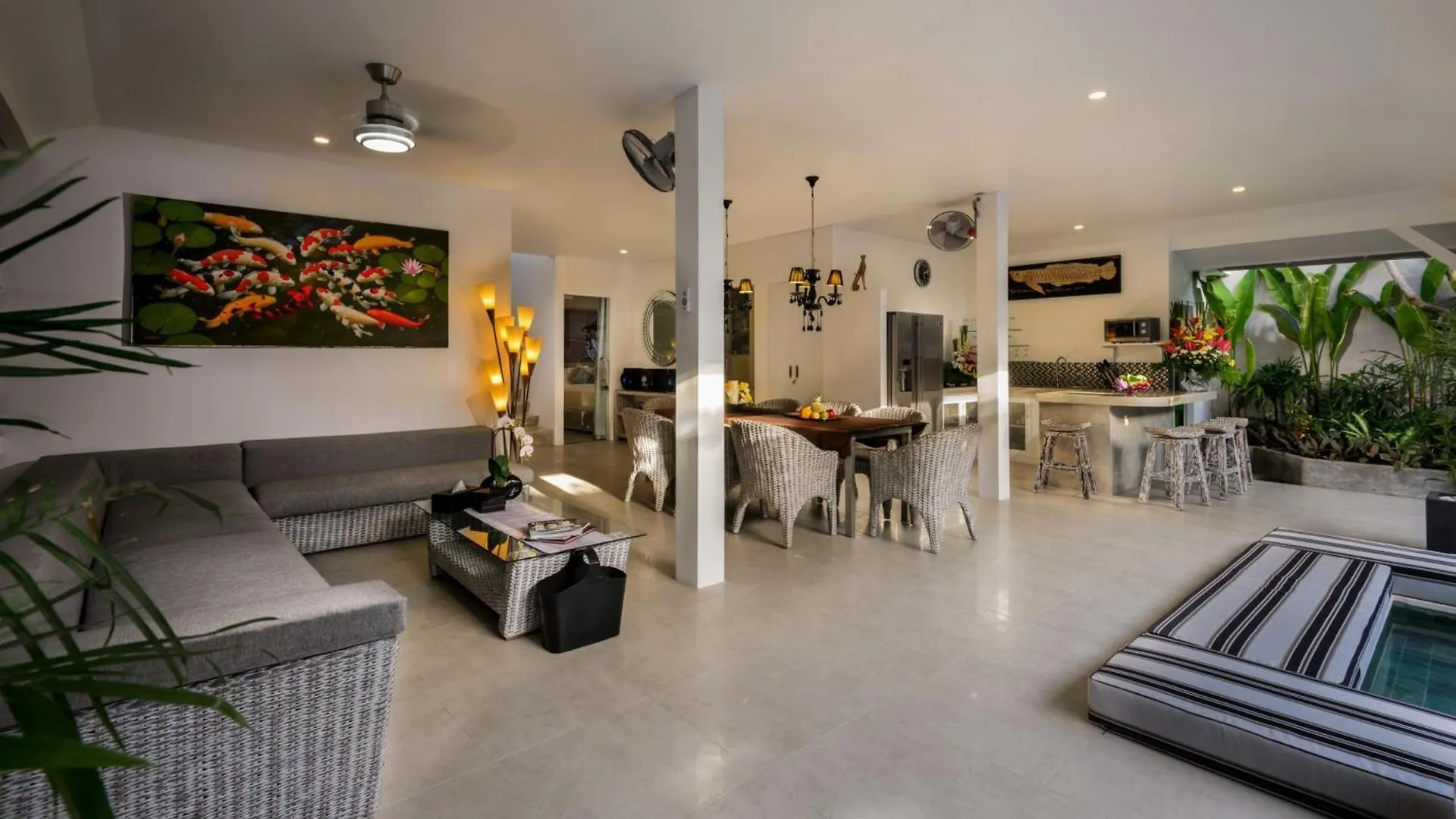 Exquisite 4Br Villa Oasis In Central Seminyak, Bali Seminyak (Bali)