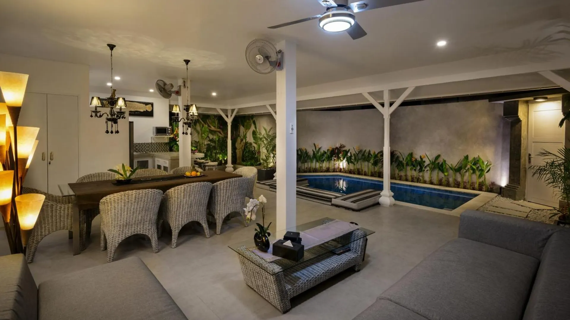 Exquisite 4Br Villa Oasis In Central Seminyak, Bali  Seminyak (Bali)